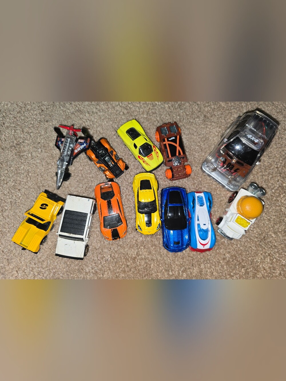 Lot of Diecast Vehicles, Plane, Trucks, Vehicles. Hot Wheels